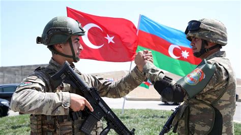 T­ü­r­k­ ­v­e­ ­A­z­e­r­b­a­y­c­a­n­ ­a­s­k­e­r­l­e­r­i­n­e­,­ ­S­t­a­t­i­k­ ­A­t­l­a­y­ı­ş­ ­E­ğ­i­t­i­m­i­ ­v­e­r­i­l­d­i­